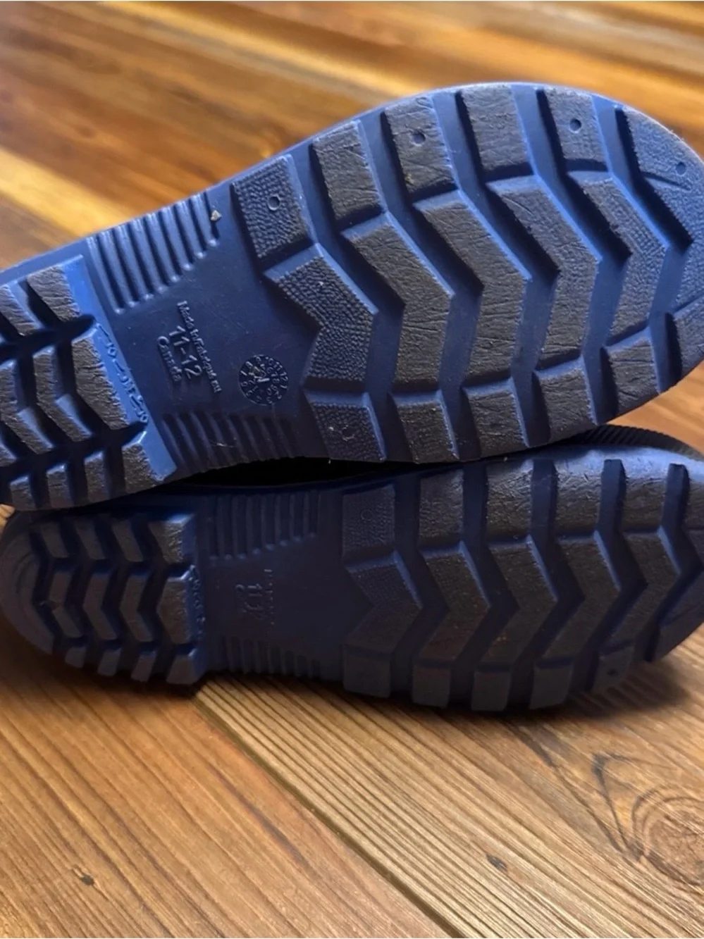 Size 11/12 Kids Navy Blue Rain Boots with Blue Soles
